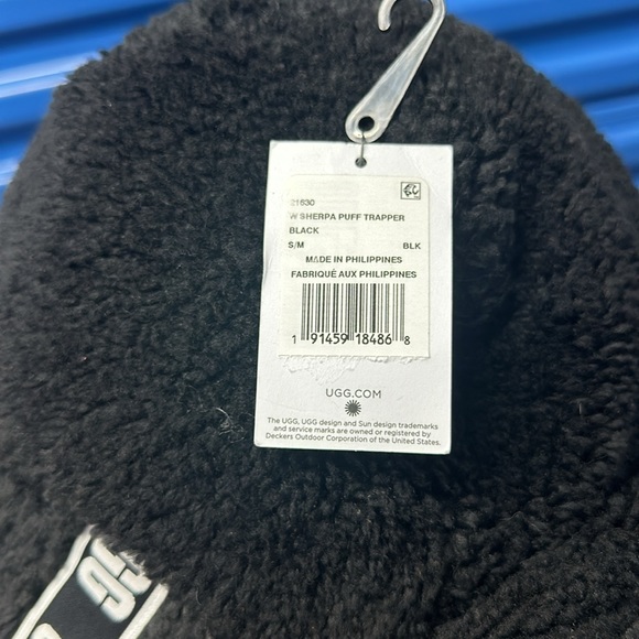 Ugg Sherpa Puff Trapper Hat Faux Fur Lined Black Logo S/M - Picture 4 of 6